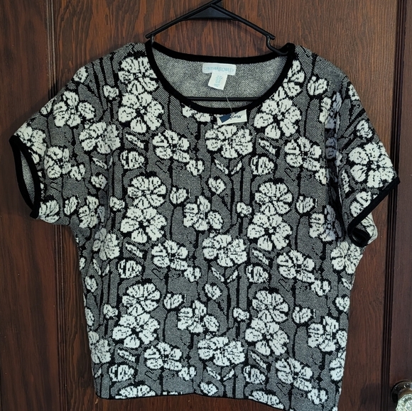 New With Tags Cynthia Rowley Black & White Floral Short Sleeve Cropped Sweater M - Picture 1 of 5